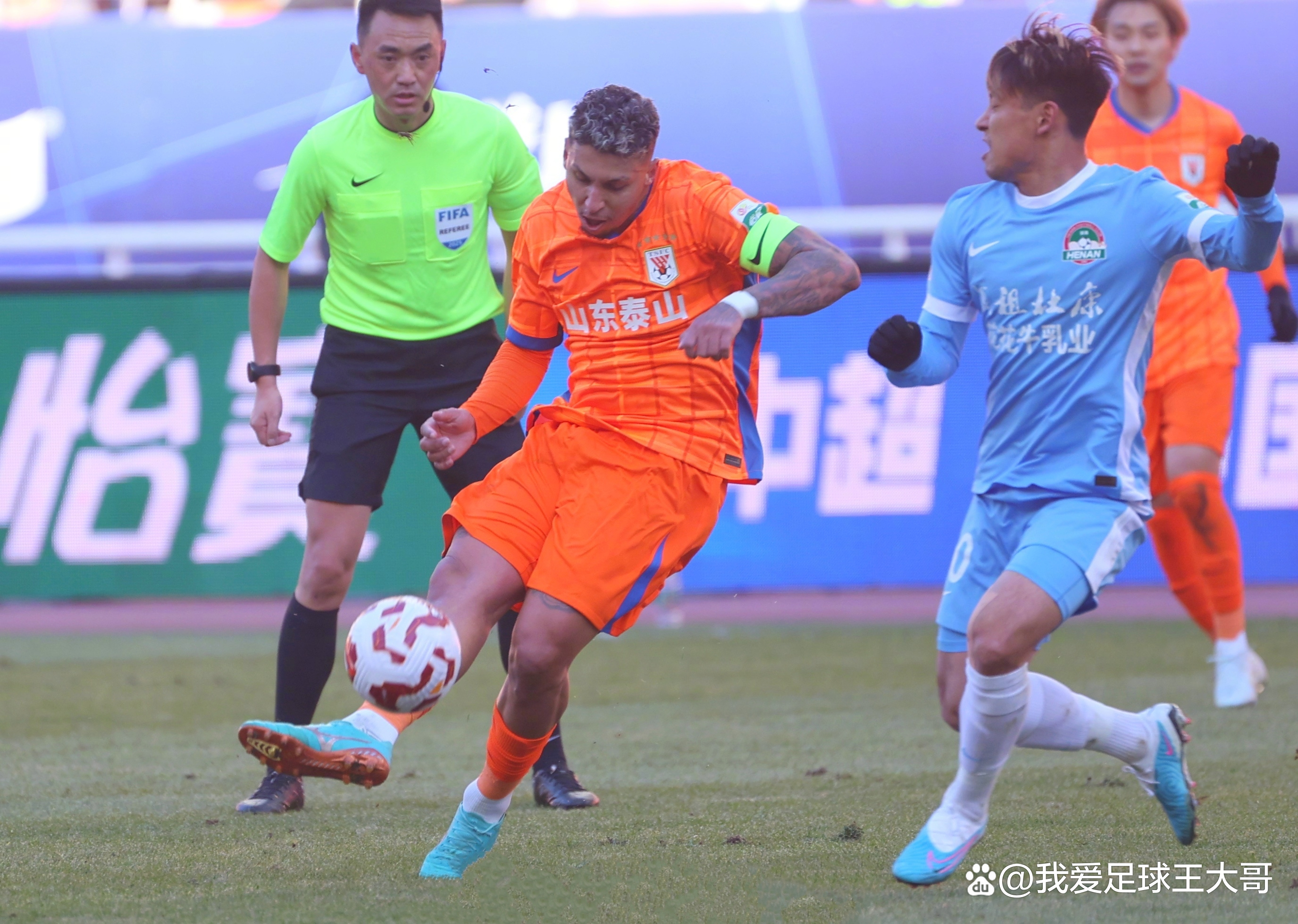 包含山东泰山发布备战花絮,集结日战术微调,NBA季后赛任务艰巨,资深球员宣示担当的词条 包含山东泰山发布备战花絮,集结日战术微调,NBA季后赛任务艰巨,资深球员宣示担当的词条